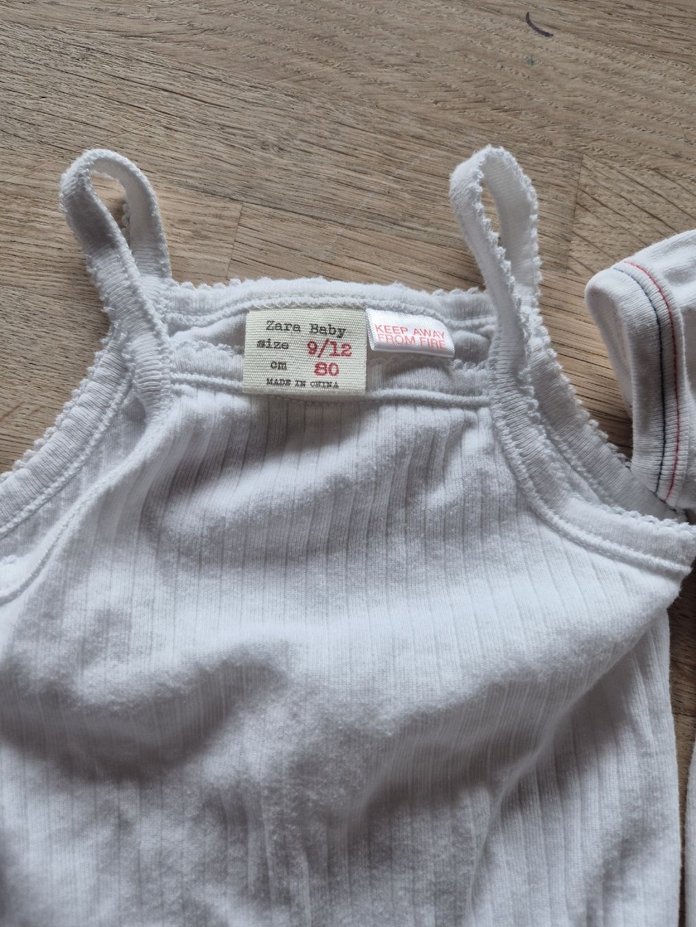 Camicie, Top & T-shirt: Bodys weiss 2 Stk. Grösse 9-12 Monate – Usato da Zürich venduto da fordob 1