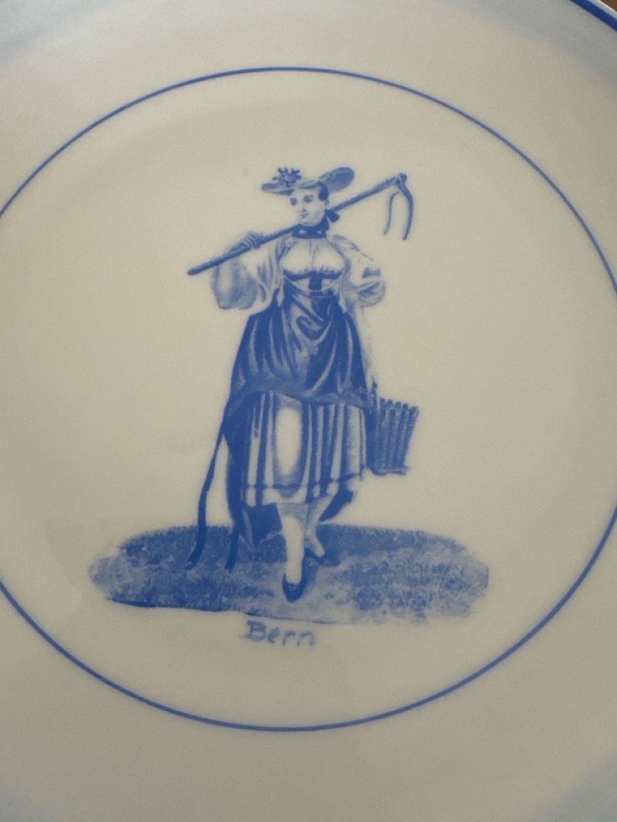 Assiettes: Teller mit Berner Tracht  Langenthal 31 – D'occasion à Zürich par Smarties13 1