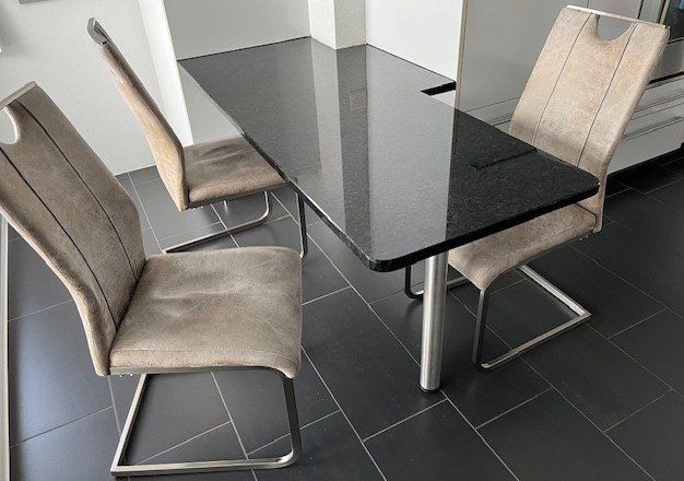 Sedie: 3 Esszimmer-Freischwinger Stühle – Usato da Nürensdorf venduto da Dacoro