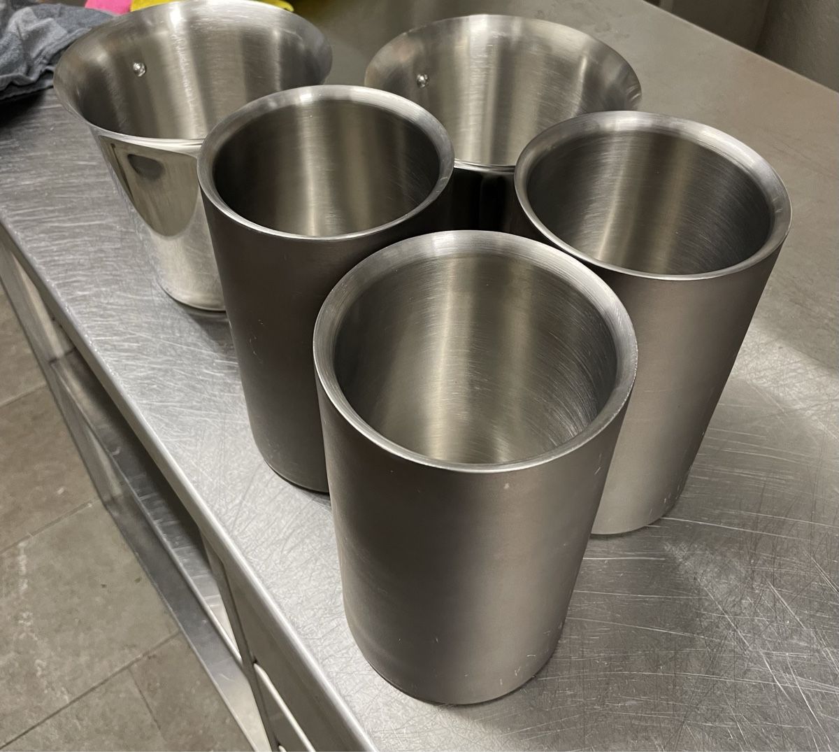 Sonstiges: Weinbehälter 12x20 und 16.5x16.5 – Gebraucht aus Volketswil von Willis_Autoteile 1