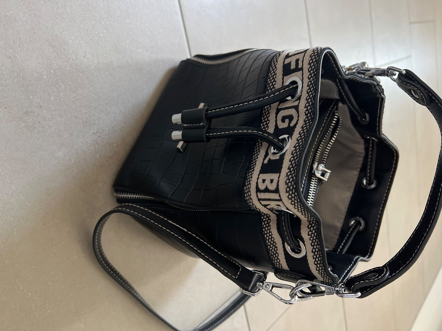 Taschen für Damen: Handtasche – Neu (gemäss Beschreibung) aus Oberriet SG von Subi2011
