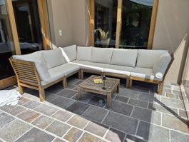 Coole Lounge mit Tisch - flexible Elemente ab Fr. 1.-