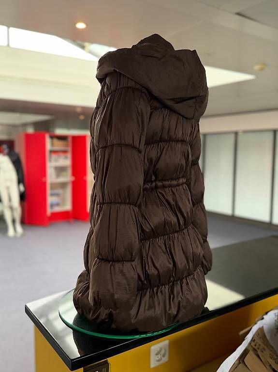 Cappotti: Steppmantel mit Kapuze metallic optic – Usato da Steinhausen venduto da deikoon 1