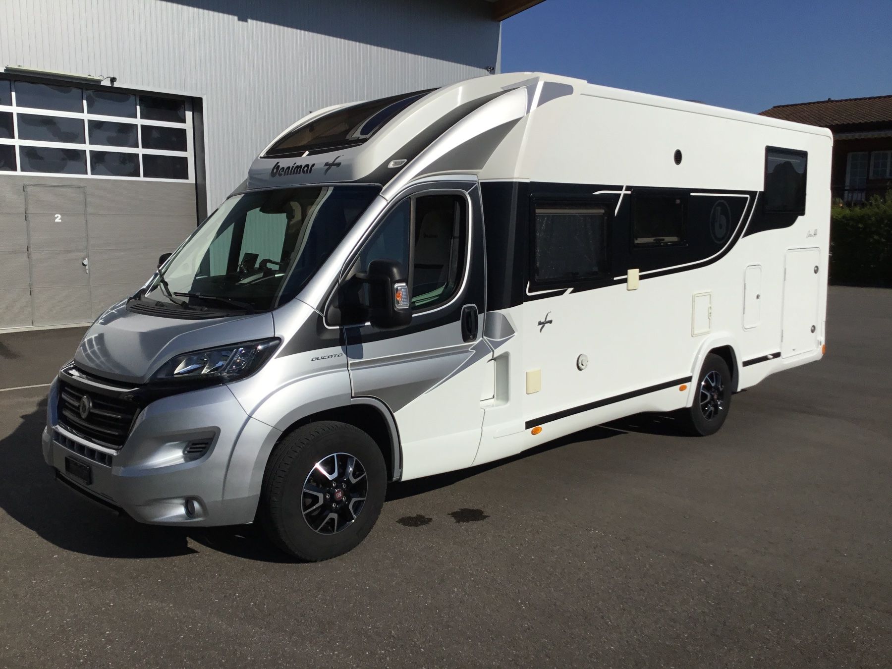 Benimar Veicoli da campeggio: Benimar Perseo 563 Jubiläums-Modell Northautokapp top – Usato da Büsserach venduto da Swissbluesmobile