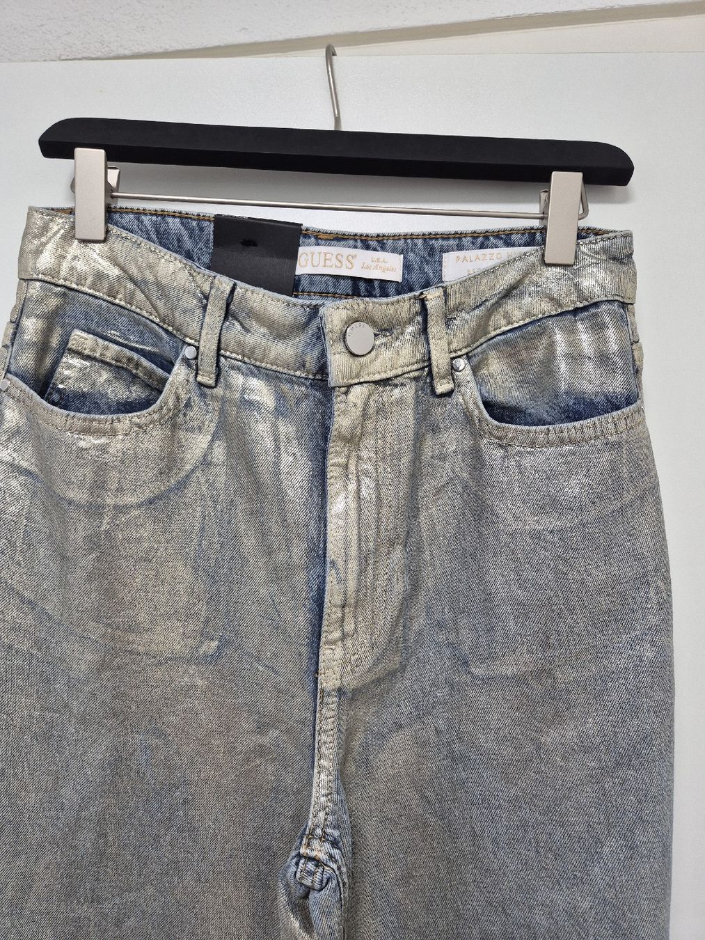Guess Jeans: GUESS Flared Jeans silber Gr. 28 – Nuovo (secondo la descrizione) da Volketswil venduto da 2000ra 1