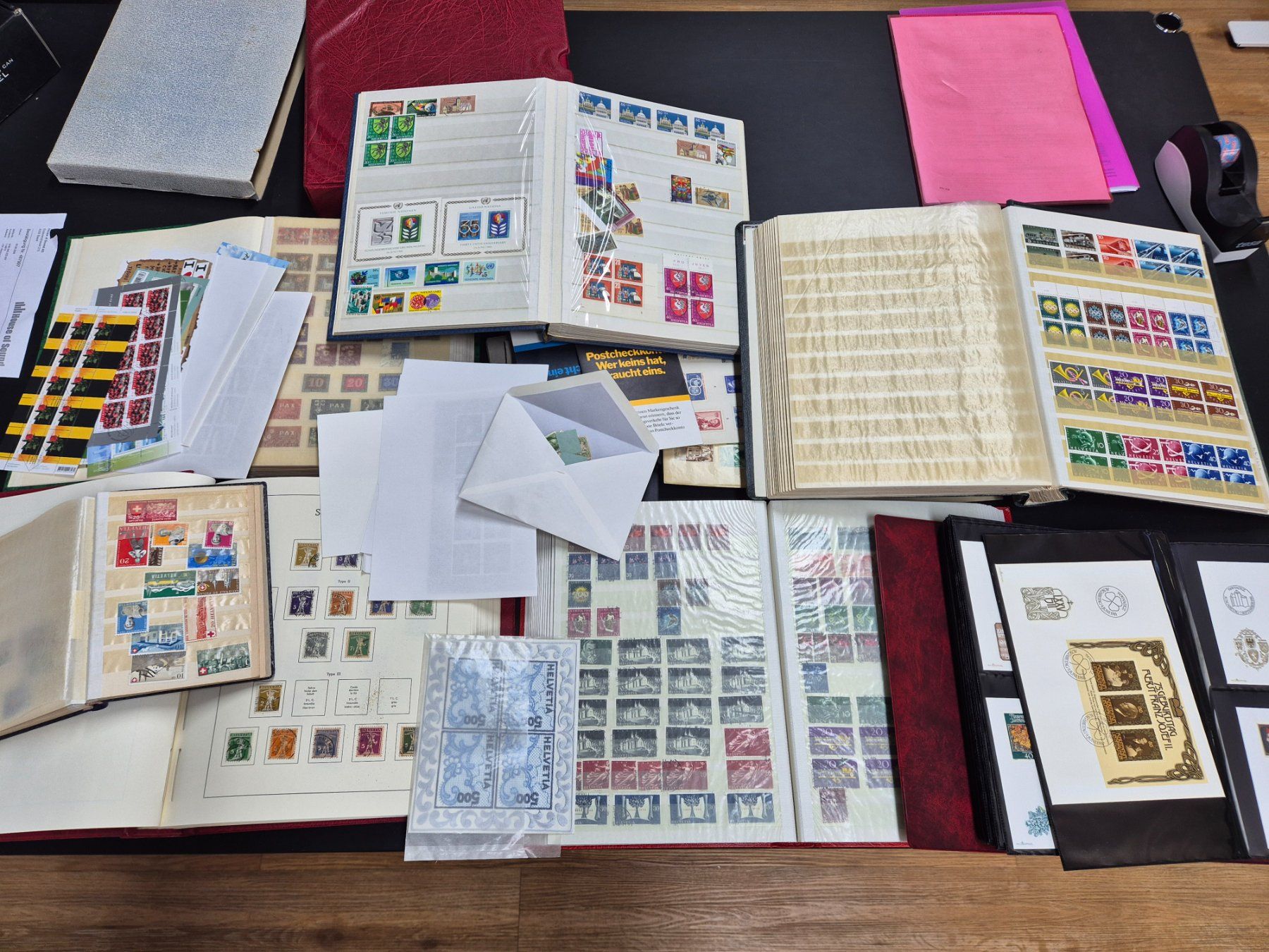Albums: Briefmarkensammlung diverse Alben und Einzelmarken – D'occasion à Basel par Pitcher0