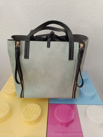 Mintgrüne Handtasche mit herausnehmbarer Innentasche
