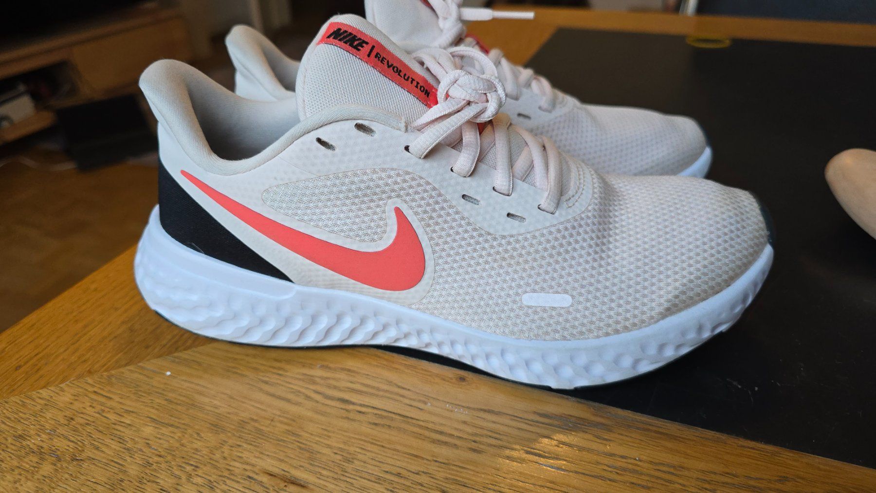 Jordan Scarpe da donna: Nike REVOLUTION schuhe EU 40.5 – Usato da Wallisellen venduto da theblacksheep 2