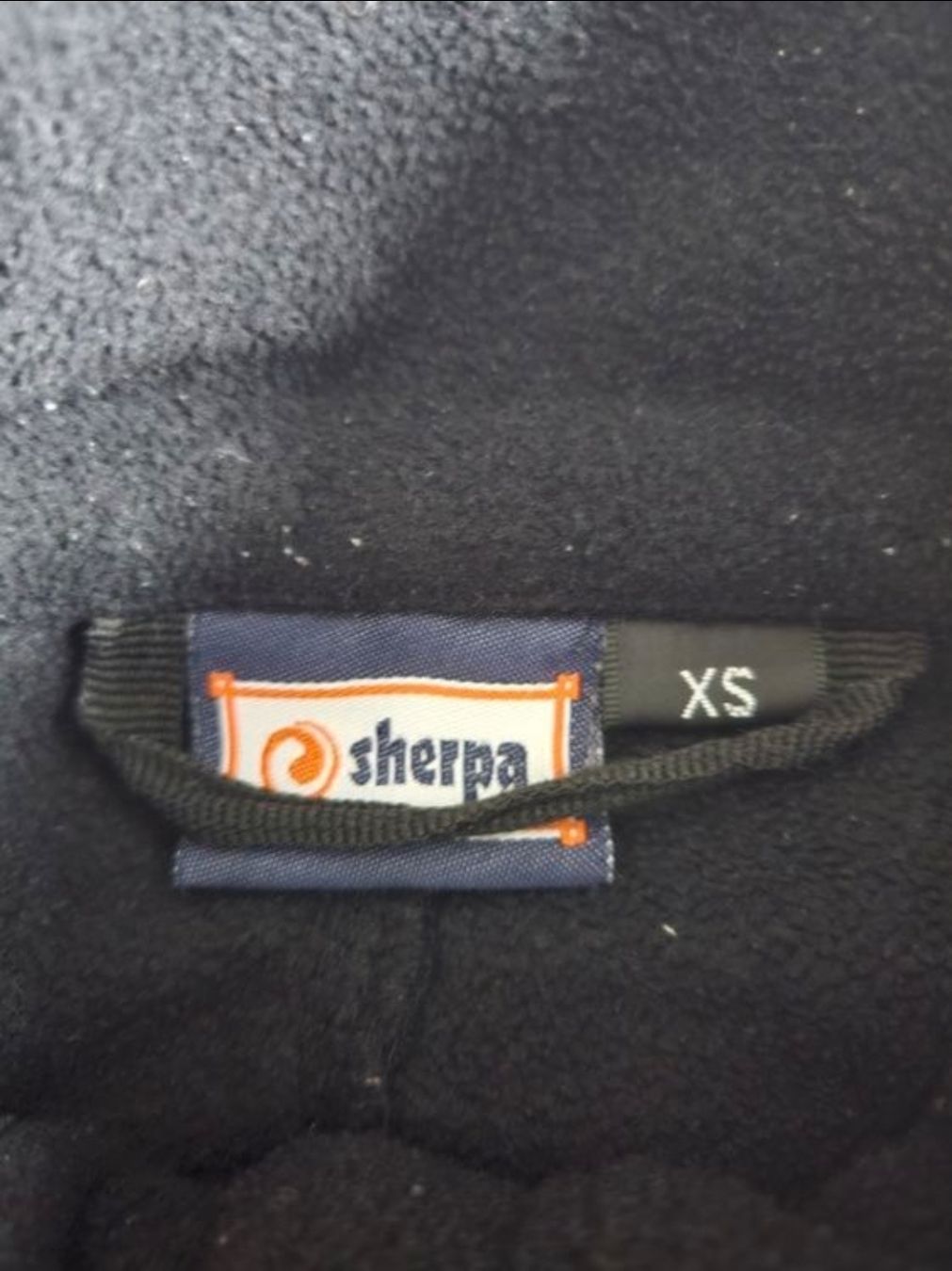 Sherpa Giacche: Sherpa Black Fleece – Nuovo (secondo la descrizione) da Zollikofen venduto da Vintageforyou 1