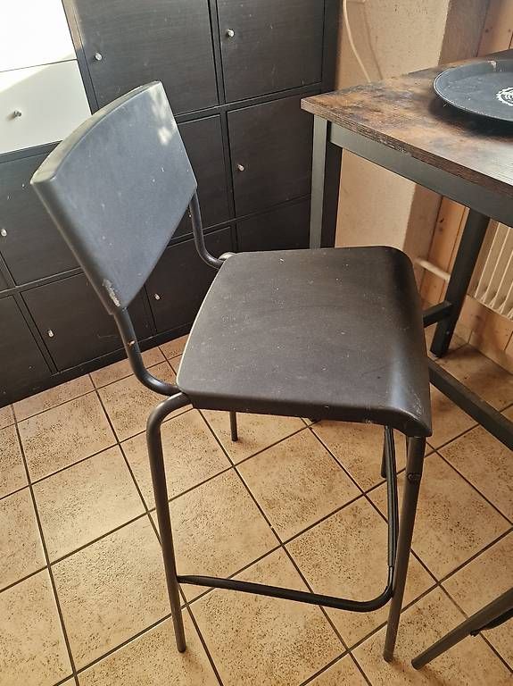 Tische: Bartisch mit Stühlen – Gebraucht aus bettlach von LH914 1