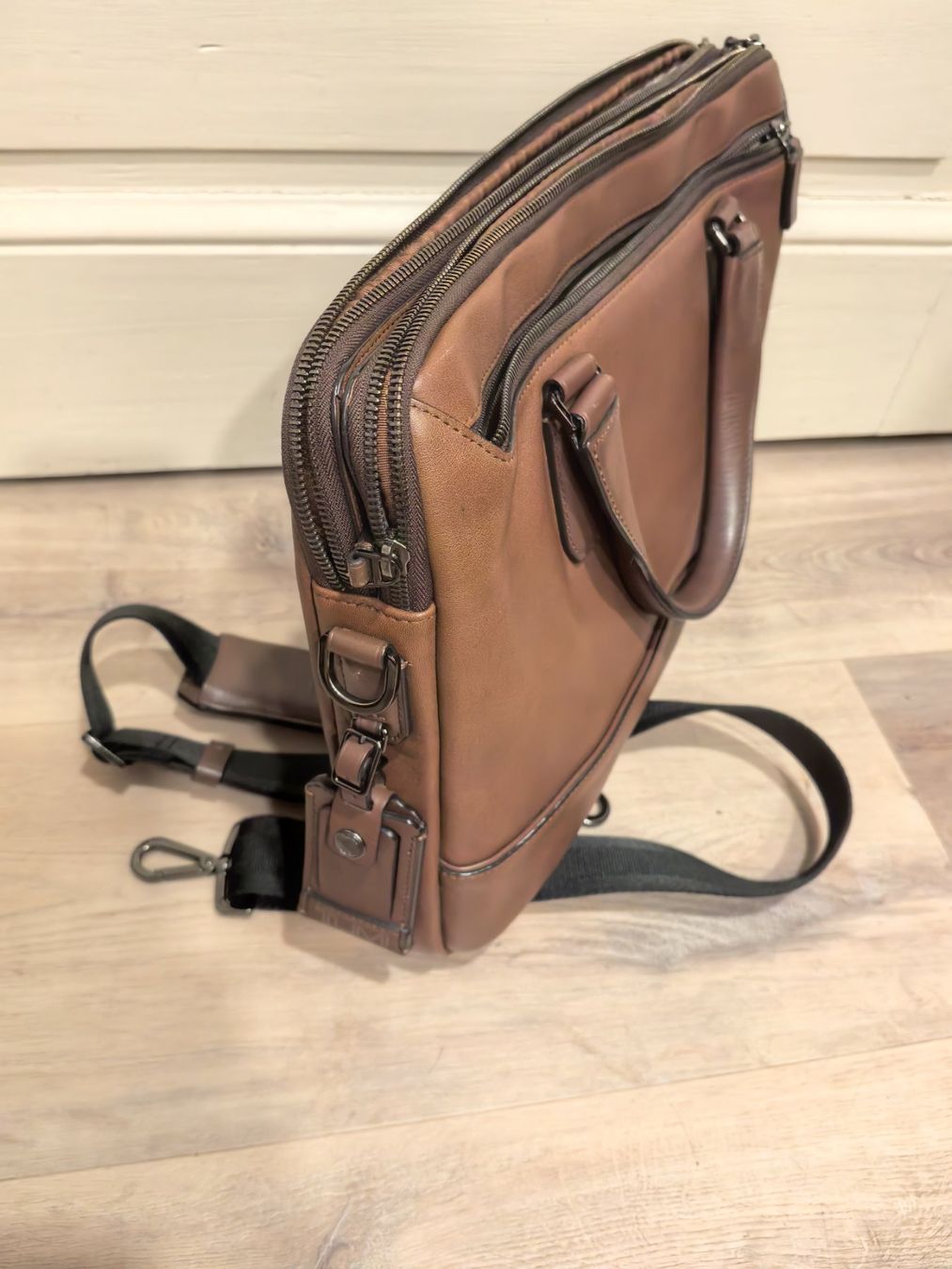 Tumi Borse: TUMI HARRISON Sycamore Slim Brief NP 690 – Usato da Unterseen venduto da SONY-CoolGo 5