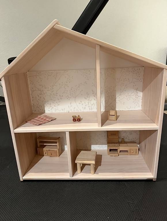 Maisons & Meubles de poupées: Puppenhaus mit Möbel – D'occasion à Niederhasli par des_f82m