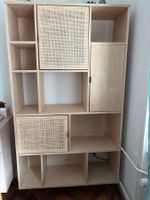 Regal aus Holz mit Rattanfronten und Fächern hellbraun