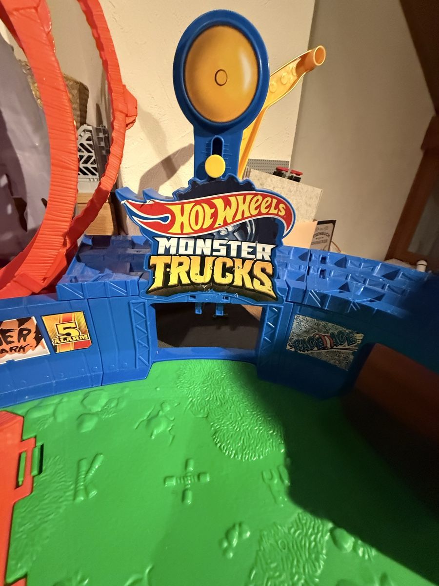 Hot Wheels Giocattoli: Hot Wheel Monster Truck Bahn – Usato da Galgenen venduto da majahen 1