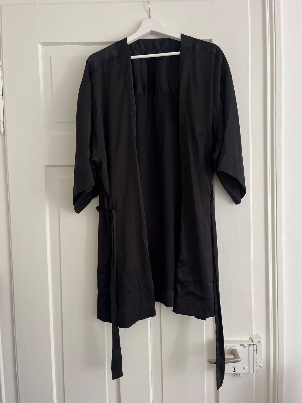 Arte internazionale: ASOS Kimono Damen Gr. M Schwarz – Usato da Zürich venduto da bretxo