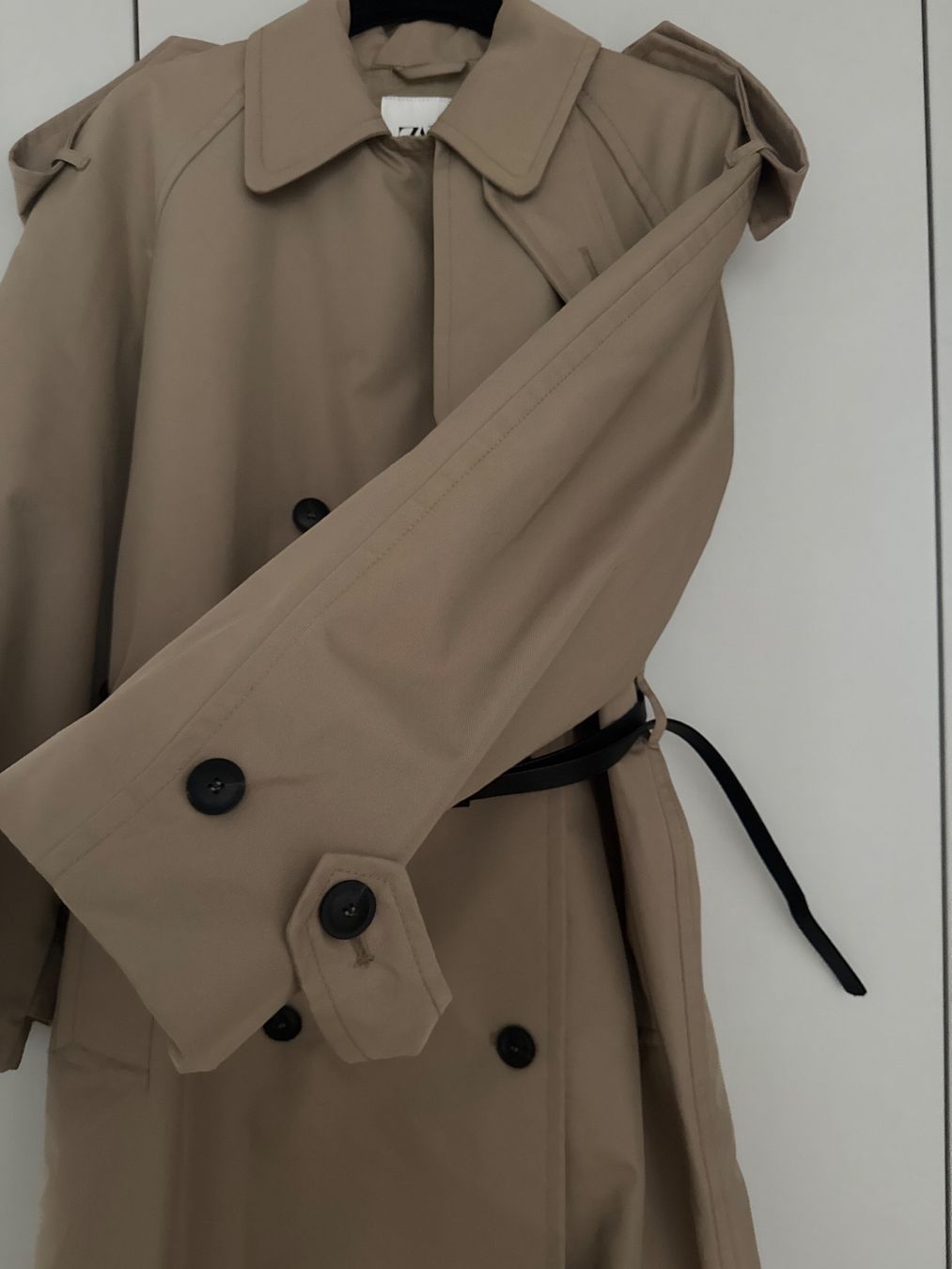 Zara Cappotti: Zara Trenchcoat Oversize  limitierte Edition – Usato da Kilchberg ZH venduto da atlanticpacific 3