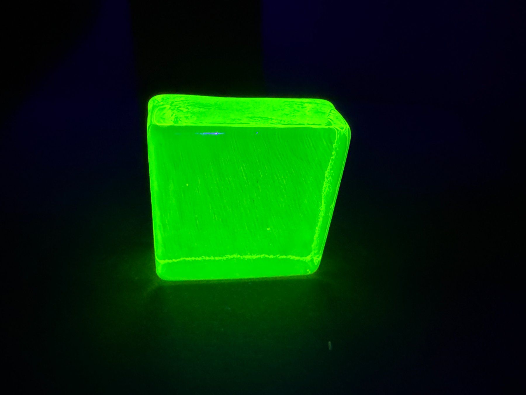 Bicchieri: Uranglas Block, 45 x 45 x 20 mm, 110g – Nuovo e nell'imballaggio originale da Lützelflüh-Goldb venduto da Elementis 7