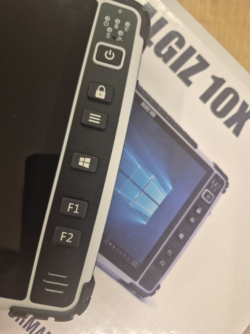 Tablet PC: Tablet Handheld Algiz 10X robust mit Stift neuwertig – Nuovo (secondo la descrizione) da Röschenz venduto da photo_t_tom 3