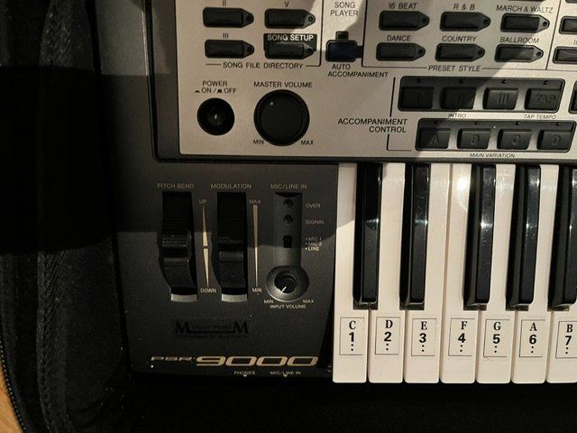 Yamaha Instruments de musique: Keyboard – D'occasion à Dübendorf par hel_hd6y
