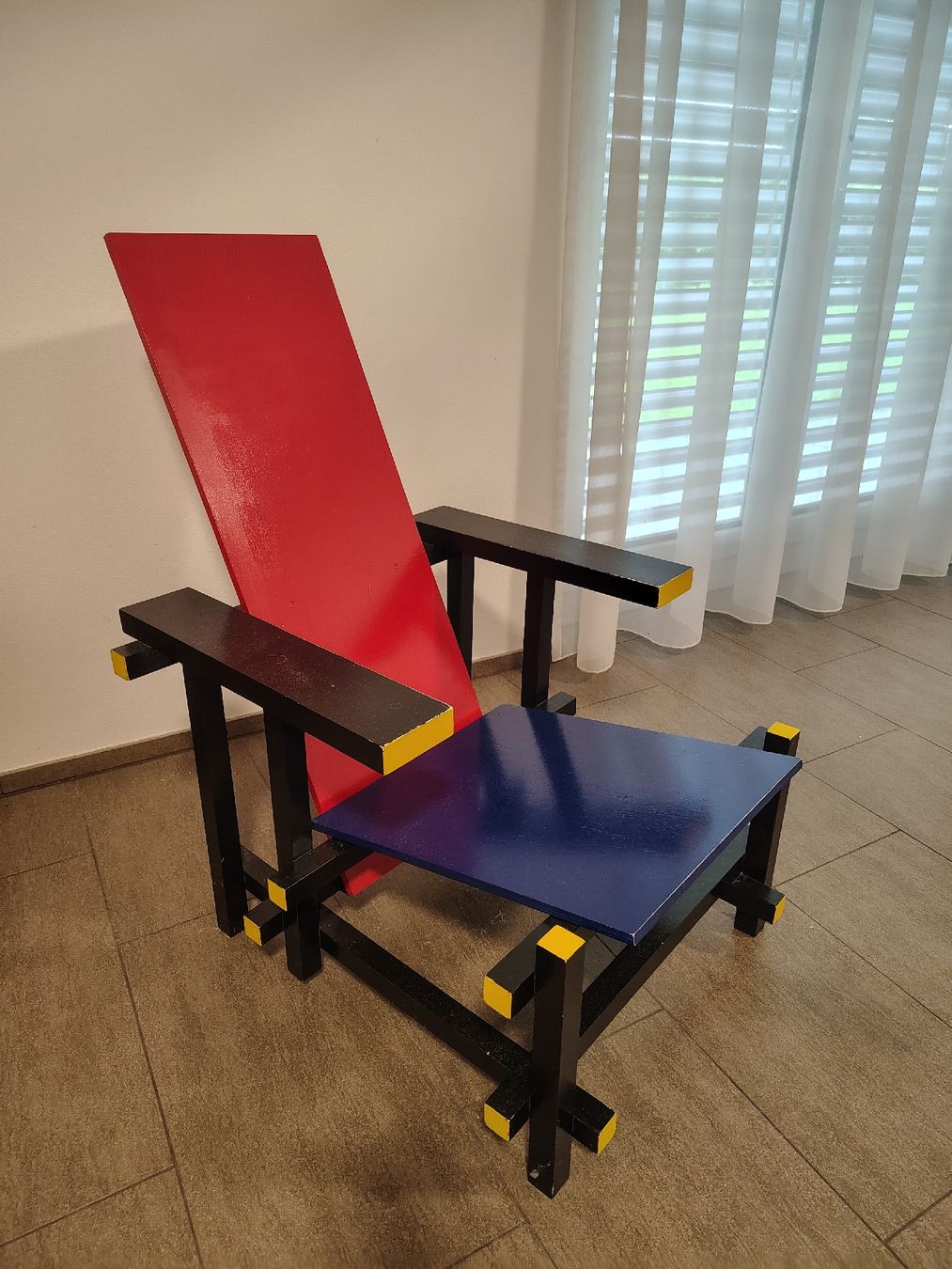 Poltrone: Rot-blauer Stuhl Designermöbel von Gerrit Rietveld – Usato da Teufen AR venduto da ski007