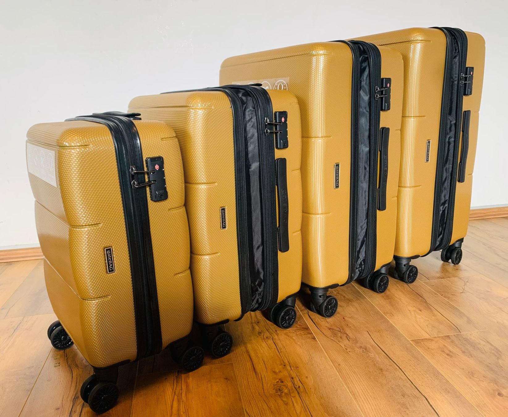 Valigie: 4 teiliges Koffer Polycarbonat gateBAG BUNDLE GOLD NEU – Nuovo e nell'imballaggio originale da Bergdietikon venduto da shopAgent 5