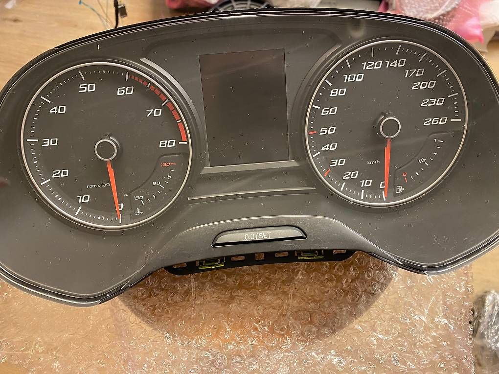 Tutti pezzi di ricambio auto: Seat Leon 5F Tacho / Kombiinstrument 5F0 920 750 E – Usato da Frauenfeld venduto da Gangster02