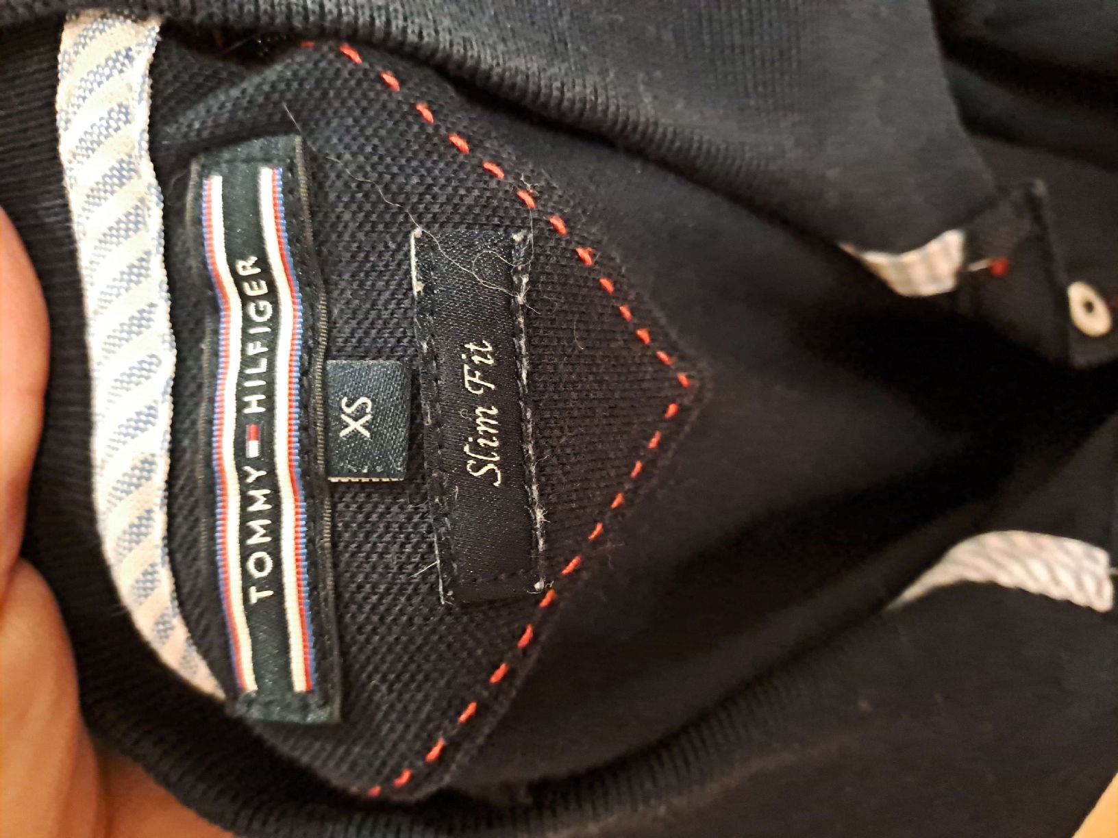 Tommy Hilfiger Magliette Polo: Polo Tommy Hilfiger noir, coupe Slim – Usato da Valeyres-sous-Montagny venduto da Romy. 1
