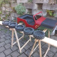 Jeep modell aus Blech. ( massiv) .