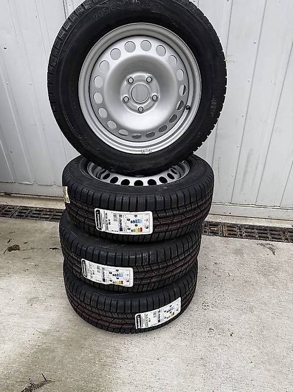 Volkswagen Pneumatici & Ruote complete: Neue Winterräder Caddy – Usato da Arbon venduto da Punt_31