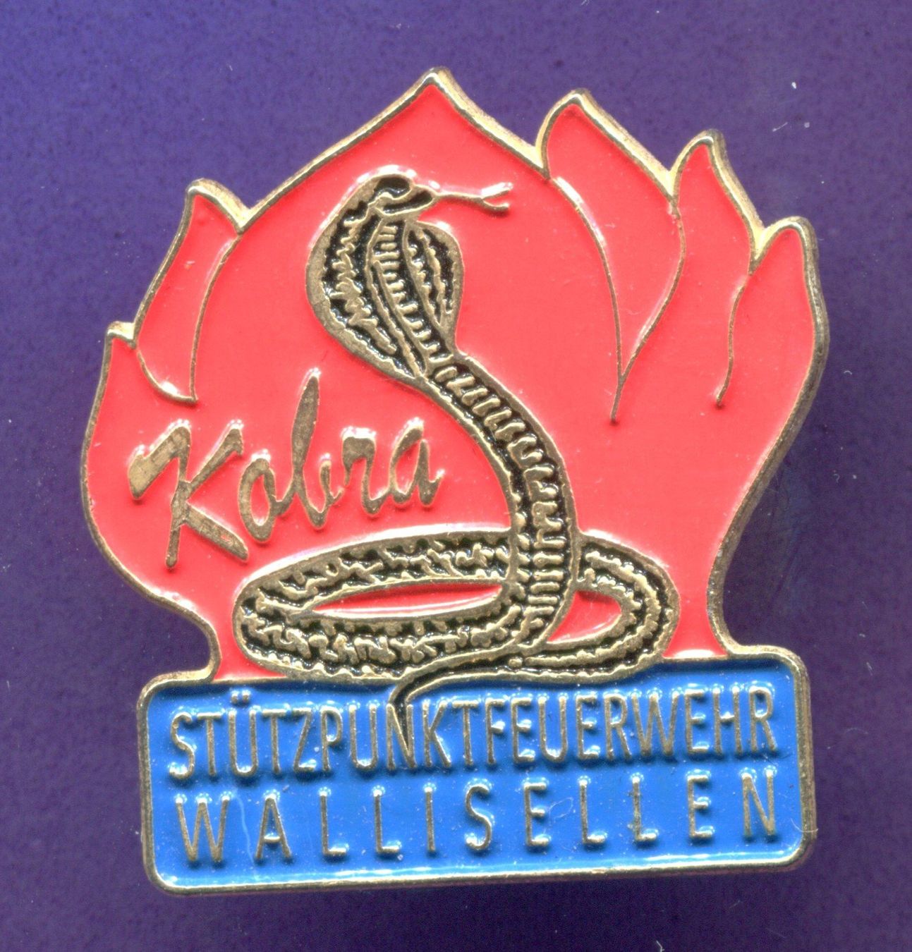 Plaketten & Abzeichen: Feuerwehr  WALLISELLEN – Gebraucht aus Winterthur von Sammleroase