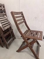 5 holzige Gartenstühle,2 metall-holz