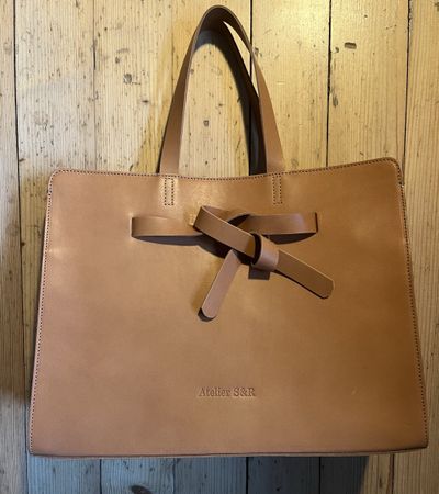Neuwertige Tasche von Atelier S&R, cognacfarben, 29x38x15 cm