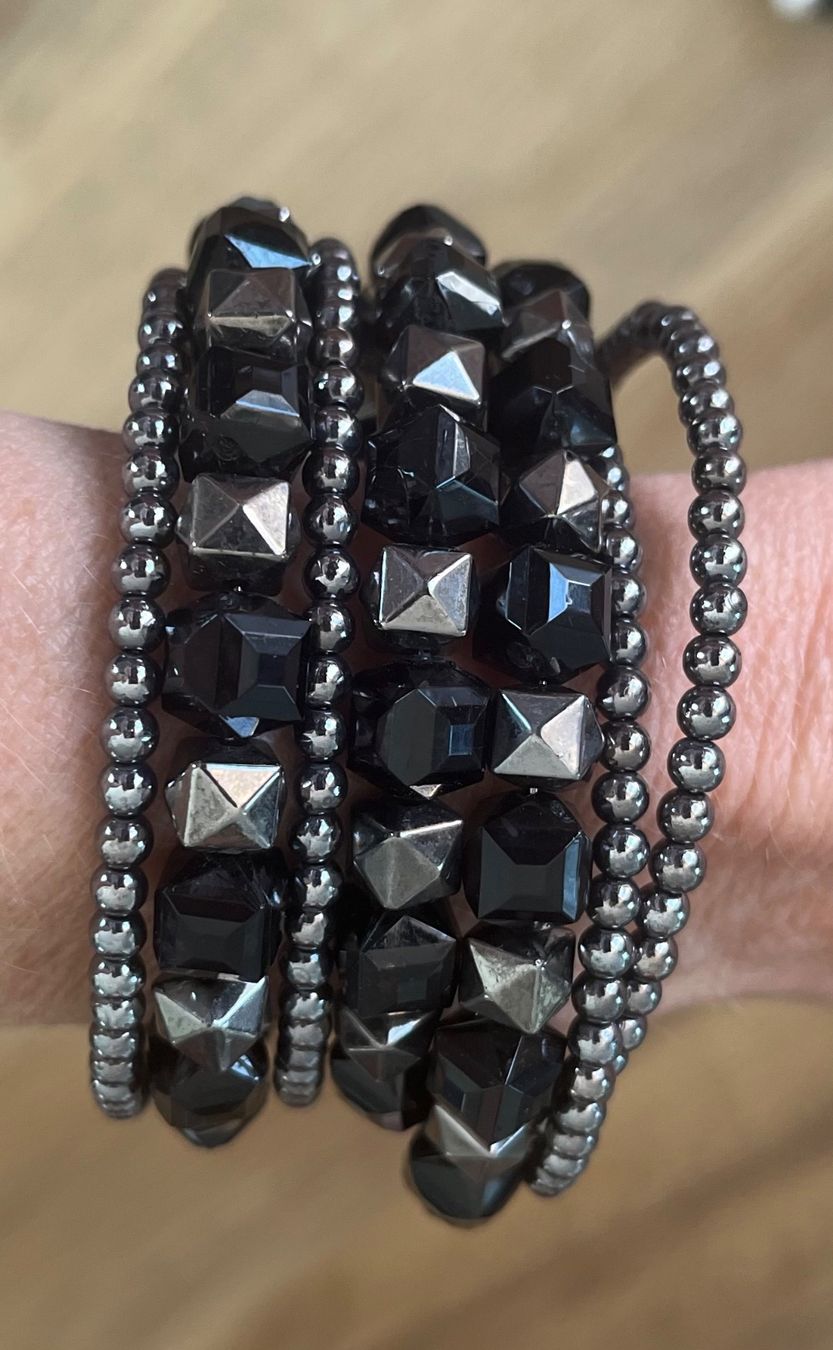 Bracciali & Braccialetti: SCHWARZE PERLENKETTE MIT FACETTIERTEN PERLEN – Usato da Wettswil venduto da jonut77 1