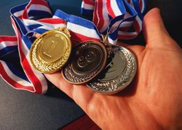 9x Medaillensatz für Turniere / Médailles pour tournois