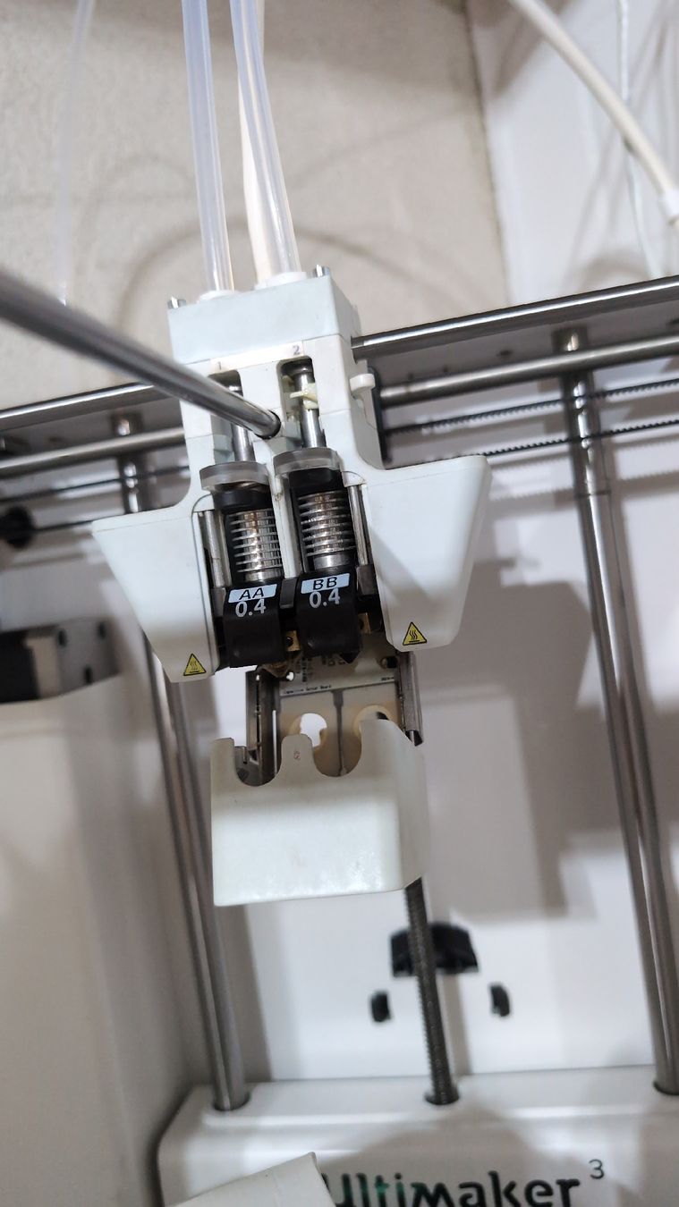 Ultimaker Stampanti 3D: Ultimaker 3 | Bondtech-Upgrade | 4 Print Cores – Usato da Aristau venduto da Illi3 1