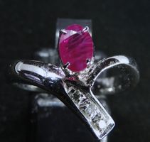 Zarter rhodinierter Silber 925 Fingerring Rubin