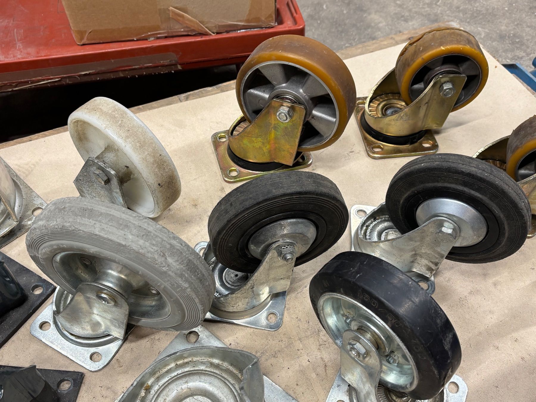 Altro per stoccaggio & trasporto: Konvolut an Rollen, Lenkrollen, Bockrollen, verschiedene! – Usato da Winterthur venduto da ReUse_Baumarkt 3
