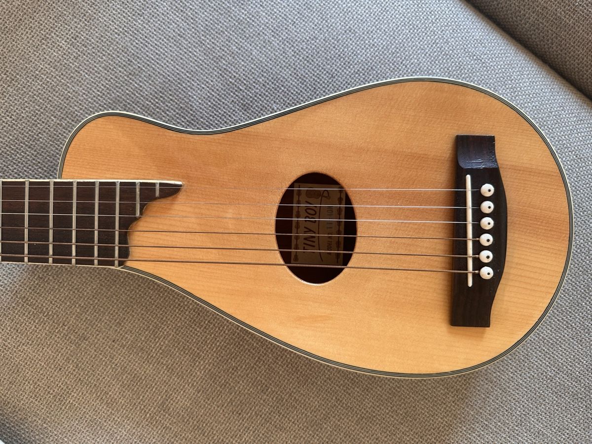 Musikinstrumente: Tinyboy Porter travel guitar with case used – Gebraucht aus Herrenschwanden von mclaire.morrison 1