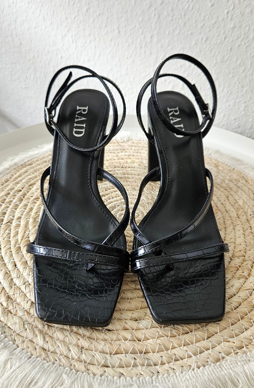 Chaussures femmes: Sandales à talon  – D'occasion à Nyon par nay_y72c