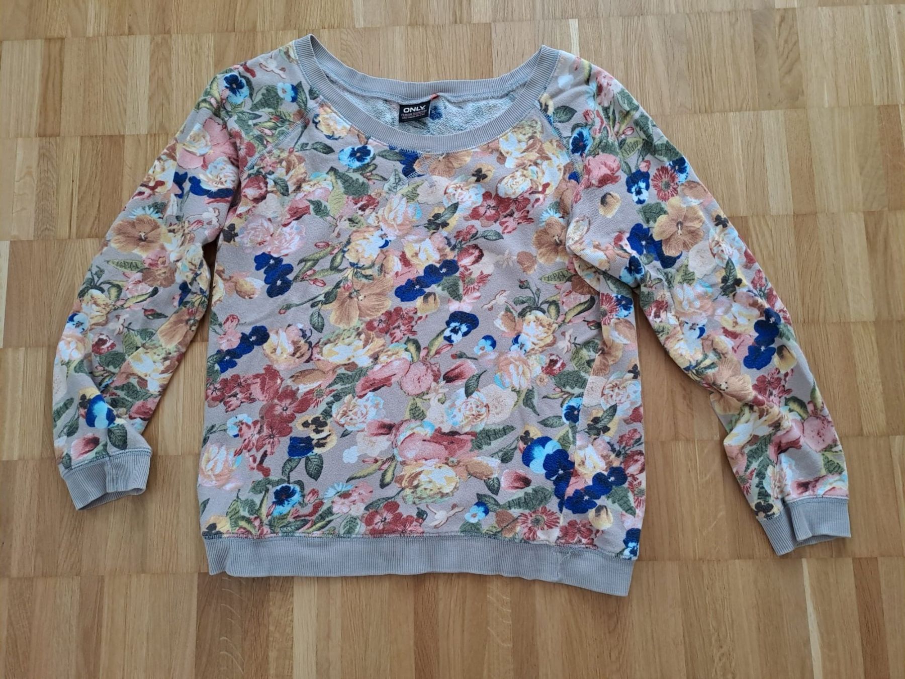 Only Pullover & Sweatshirts: Sweat-Shirt – Gebraucht aus Richterswil von summa11
