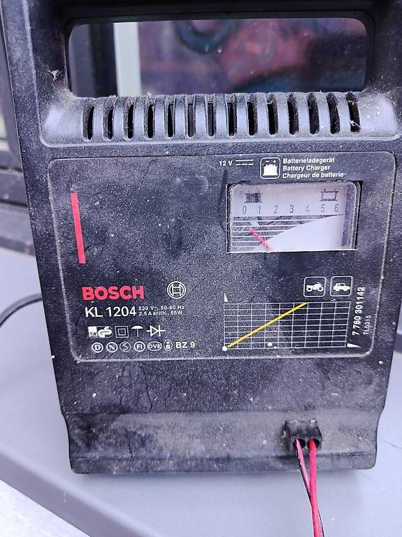 Chargements: Batteri Ladegerät  – D'occasion à Staufen par leo_d5c7 1