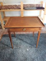 petit bureau directoire en noyer / dessus avec cuir