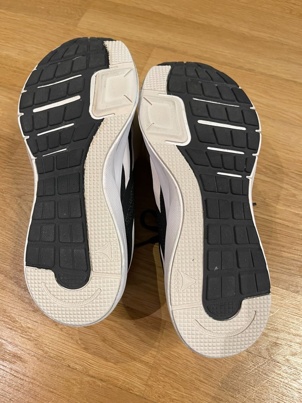 Reebok Scarpe da donna: Reebok Sneaker - Gr. 37.5 - Schwarz/Weiss – Usato da Rheineck venduto da FGeissler 3