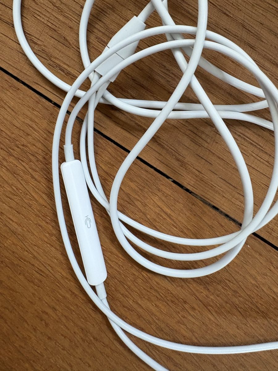 Apple Casques audio: Apple EarPods Kopfhörer Lightning – Neuf (Voir description) à Zürich par my_butterbrot 4
