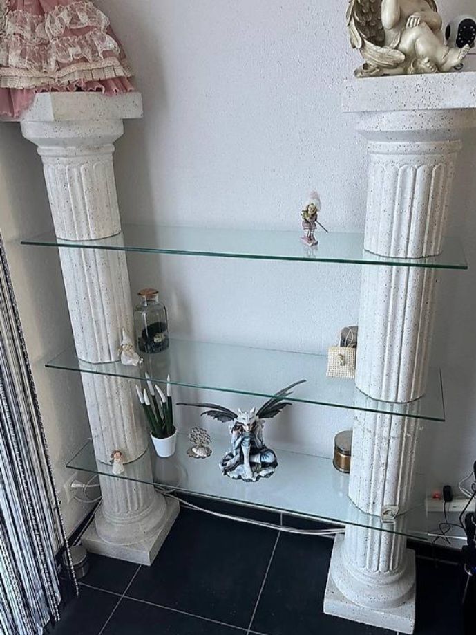 Vitrinen: Säulen – Gebraucht aus Glattbrugg von B_B