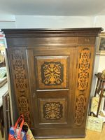 Antiker Schrank mit Intarsien Holz massiv TannenGuter Zustan