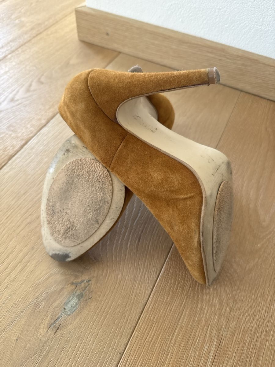 Scarpe da donna: Pumps Max Wildleder hellbraun, gebrauchter Zustand – Usato da Stäfa venduto da sandra.koenig 1