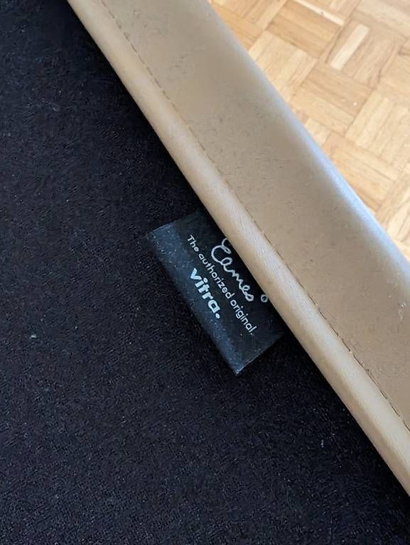 Poltrone: Vitra  EA 222 & Ottoman EA 223  Leder Premium Cognac – Usato da  venduto da  2