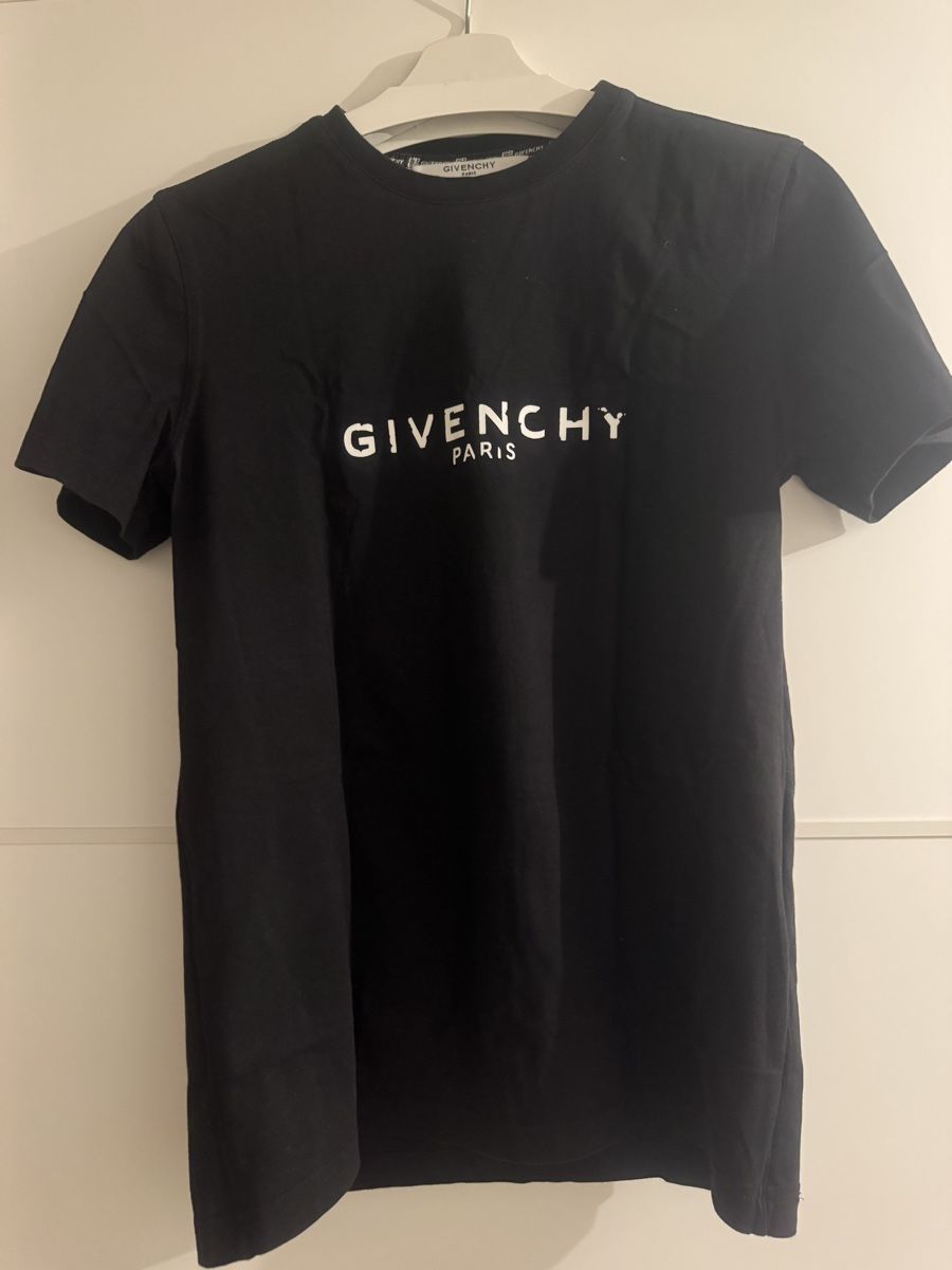 Givenchy T-shirt: T-shirt Givenchy – Usato da Genève venduto da Dan83