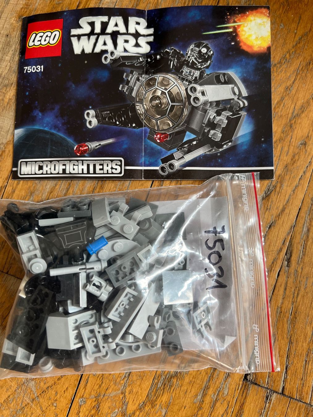 Star Wars Kit di costruzioni: LEGO STAR WARS 75031 TIE Interceptor Complet – Usato da Lausanne venduto da cat_656q 1